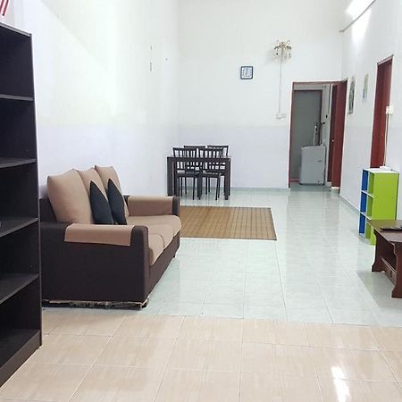 Homestay Budget Lenggong Kampong Ulu Jepai Buitenkant foto