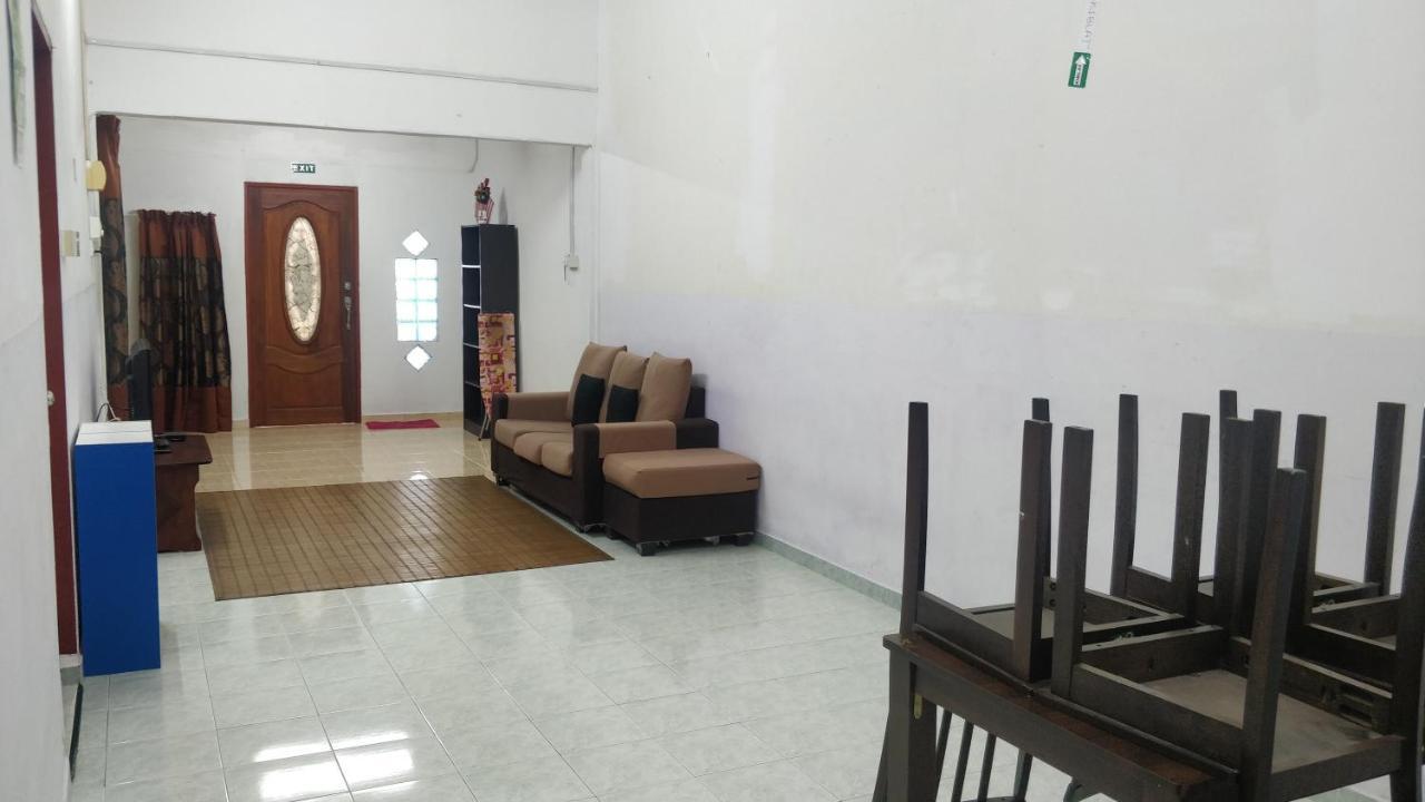 Homestay Budget Lenggong Kampong Ulu Jepai Buitenkant foto
