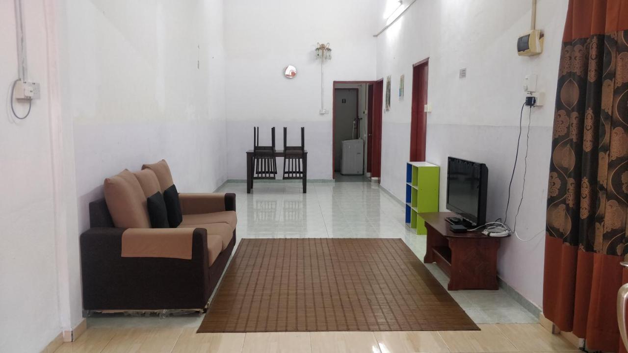 Homestay Budget Lenggong Kampong Ulu Jepai Buitenkant foto