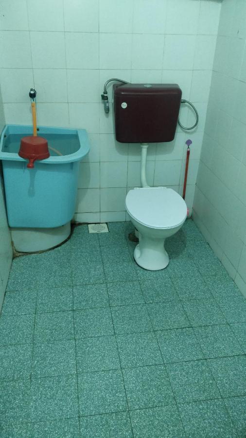 Homestay Budget Lenggong Kampong Ulu Jepai Buitenkant foto